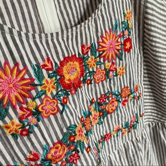 Savanna Jane Gray and White seersucker Embroidered Floral Dress - Picture 3 of 9